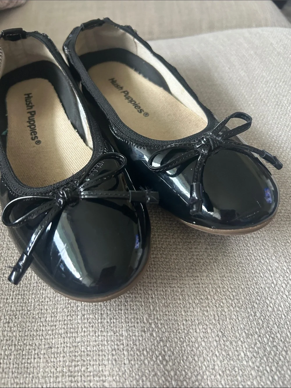 Hush Puppies Black Patent Ballet Flats with Bow Accent size 2